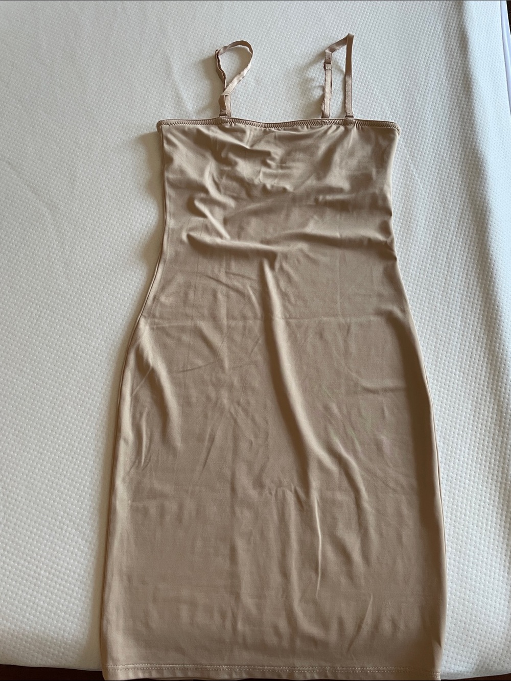 NWOT vassarette  slip in dress Spaghetti Straps. Ultralight Smooth Soft stretch.